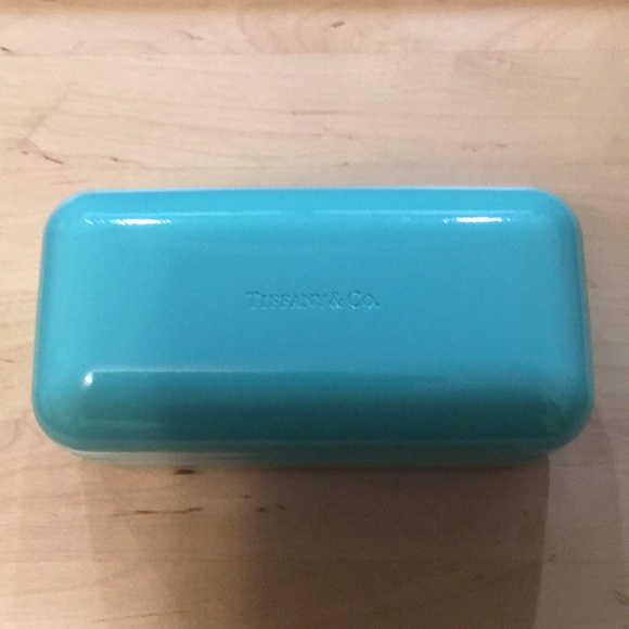 Tiffany & Co. Accessories - 👛🎀Tiffany & Co Sunglasses Case👒